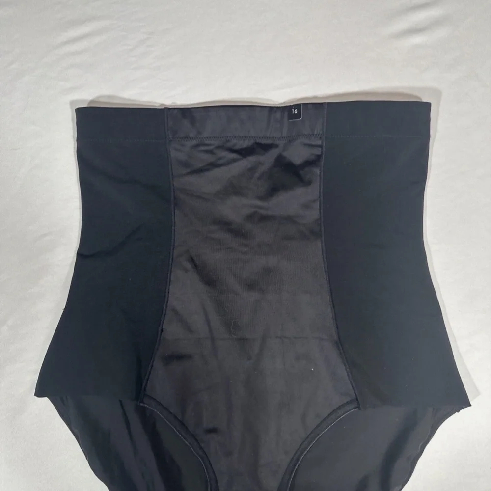 NEW $40 CITY CHIC [ S/16 16W ] Smooth & Chic Control Brief in‎ black